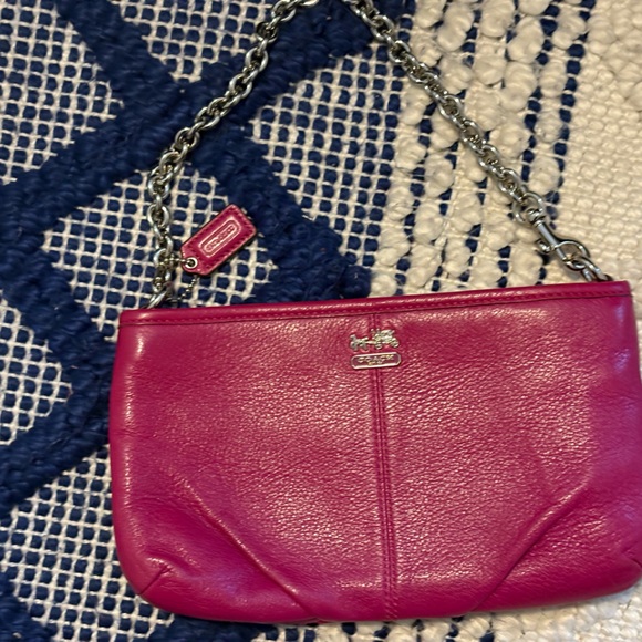Excellent Condition Pink Coach leather Purse. - Picture 2 of 4